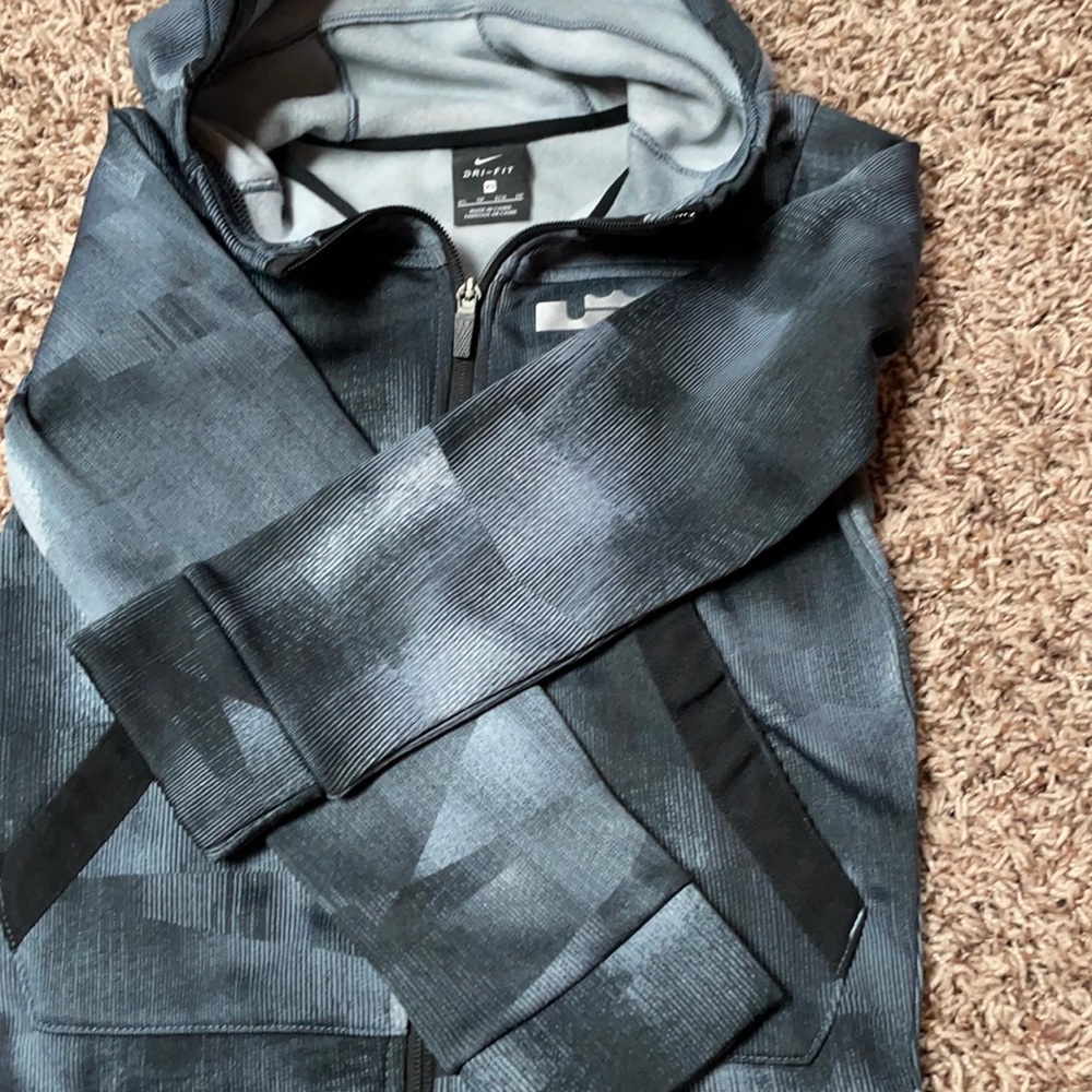 Boys size xs Nike Lebron jacket